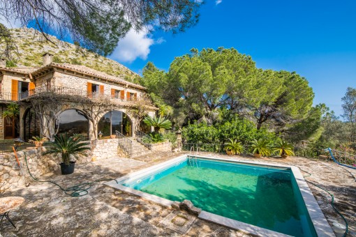 Ländliches Herrenhaus mit Gästehäusern, Tennisplatz und Swimming Pool in Pollença