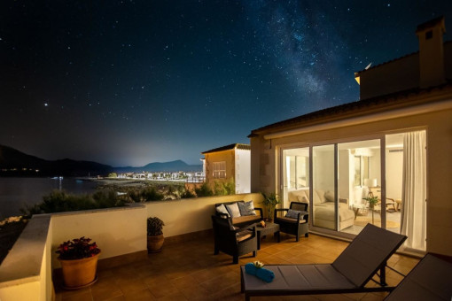 Atemberaubende Maisonette-Wohnung direkt am Meer mit Ferienvermietlizenz in Son Serra de Marina