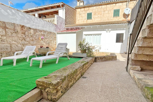 Großzügiges Dorfhaus in der Peripherie von Muro mit privatem Patio und Garage