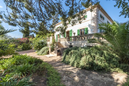 Beeindruckendes Herrenhaus aus dem 19. Jahrhundert mit Nebenhaus und Meerblick in Son Rapinya, Palma