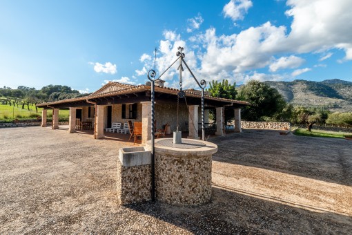 Große Terrasse mit Brunnen