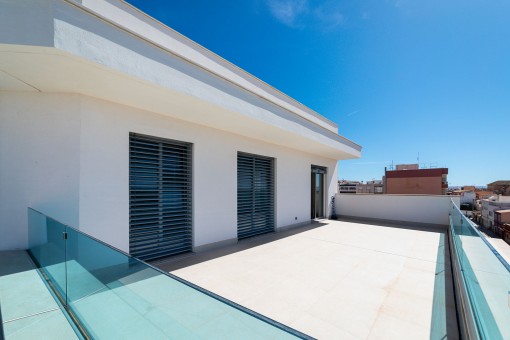 Penthouse mit Meerblick und privater Dachterrasse in Molinars erstem Passivhaus