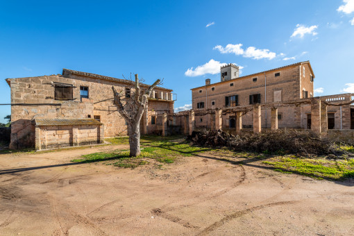 Ruhig gelegenes , renovierungsbedürftiges Herrenhaus in Algaida