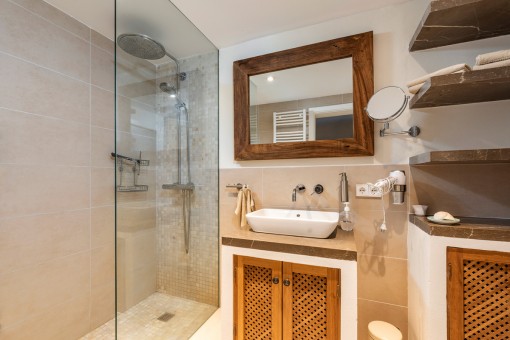 Modernes Duschbadezimmer mit Charme