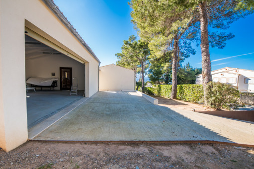 Große Garage