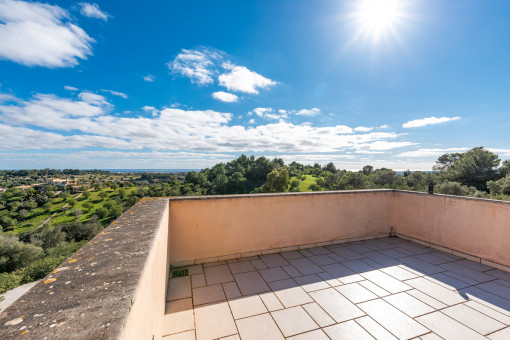 Sonnige Dachterrasse mit Ausblick