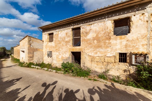 Renovierungsbedürftiges Landhaus auf erhöhtem Grundstück mit Weitblick bei Santa Eugenia