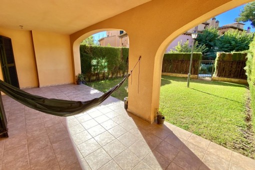 Terrasse mit Garten