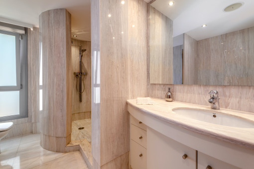 Elegantes Badezimmer