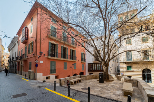 Luxuriöse Neubau-Wohnung mitten in der Altstadt von Palma mit Innenpool und Fitnessraum