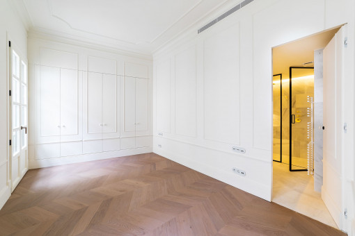 Schlafzimmer mit Badezimmerzugang