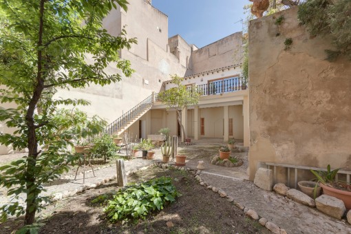Renoviertes Duplex-Apartment mit Sonnenterrasse und Garten in Altstadt-Palast, Palma