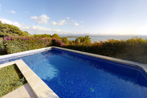 Meerblick-Villa in Südausrichtung mit Privatsphäre nahe dem Golfplatz von Alcanada bei Alcúdia