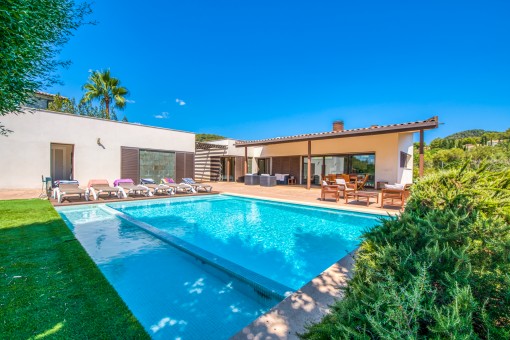 Architektenchalet auf großer Parzelle mit Pool und Vermietlizenz im ruhigen s'Obac bei Crestatx