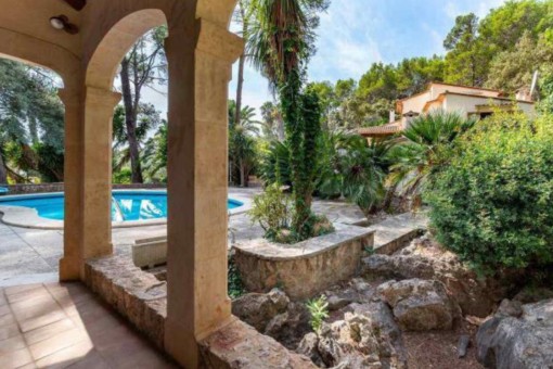 Pool und Terrasse