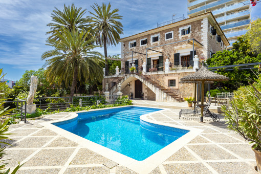 Schöne herrschaftliche Villa mit großem historischen Wert und Meerblick in Palma