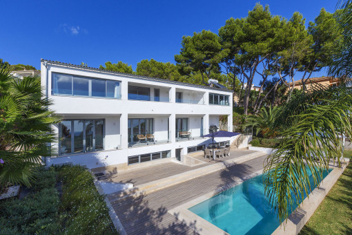 Moderne Villa mit traumhafter Teakholzterrasse und Meerblick in Costa den Blanes