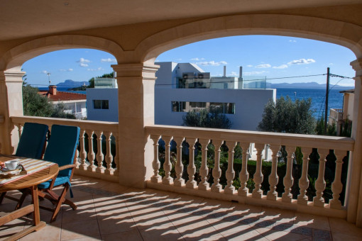 Überdachte Meerblick-Terrasse