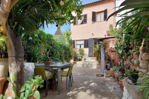 Dorfhaus mit Garten und Weitblick in Alaró