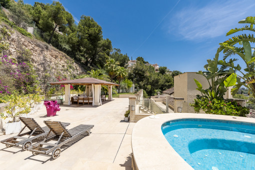 Terrasse und Jacuzzi