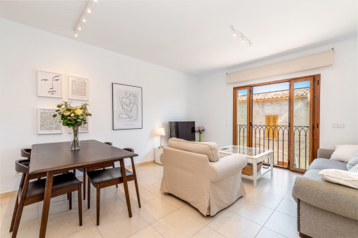 Wunderschöne Wohnung mit Garagenplatz in zentraler, ruhiger Lage in Consell