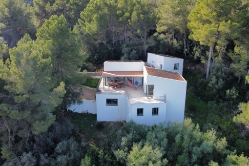 Modernes, helles Haus mit traumhaftem Blick auf das Tramuntana-Gebirge in Esporles