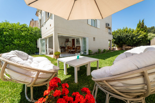Entspannter Loungebereich im Garten