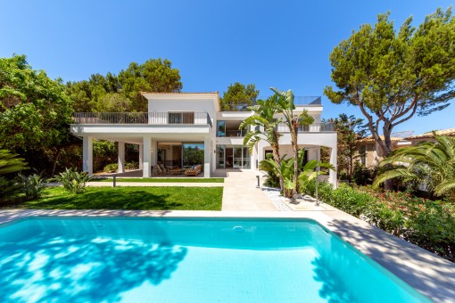 Kürzlich fertiggestellte, erstklassige Villa mit Meerblick in Nova Santa Ponsa