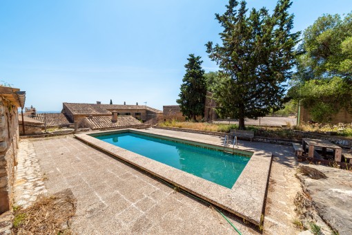 Sonniger Poolbereich
