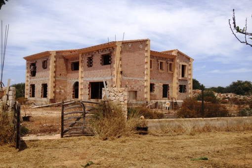 Großzügige Finca im Rohbau in Llucmajor