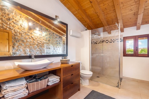 Modernes Badezimmer