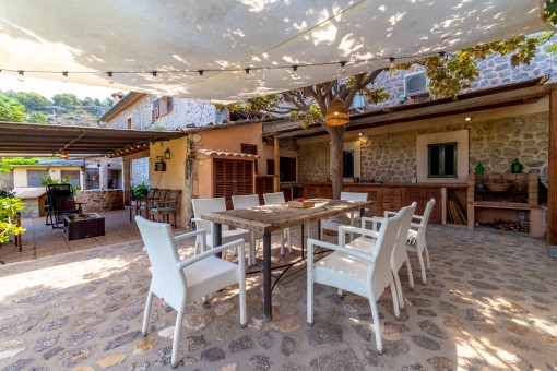 Terrasse mit Außenküche