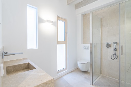 Modernes Badezimmer