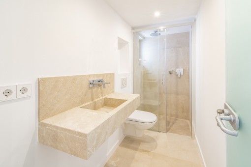 Badezimmer mit DUsche