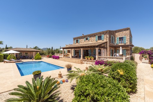 Sehr gepflegte und hochwertig ausgestattete Landfinca mit Meerblick in Espinagar