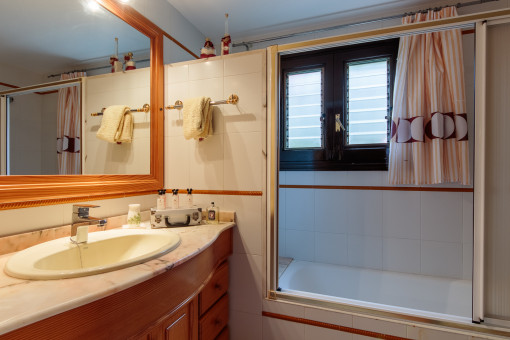Badezimmer mit Badewann