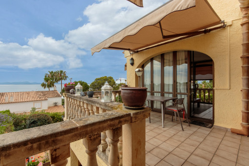 Schöne Meerblick-Terrasse