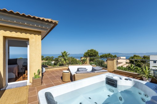 Wunderschöne Villa mit Ferienvermietlizenz und traumhaftem Meerblick in Bahia Azul