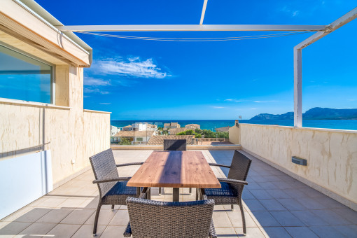 Modernes, komfortables Architektenhaus mit Loftcharakter und tollem Meerblick in Son Serra de Marina