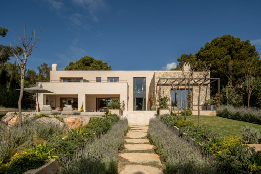 Wunderschöne Familienvilla in der Nähe des Club Nautico von Santa Ponsa