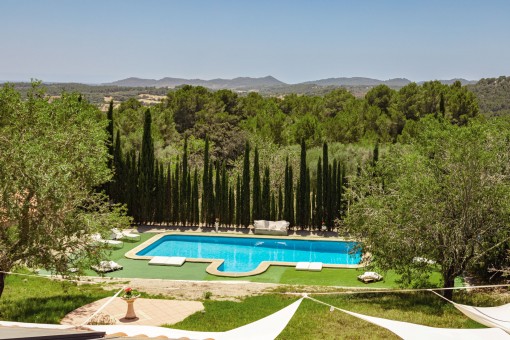 Lichtdurchflutetes Anwesen mit beheizbarem Pool und Vermietungslizenz in zentraler Lage von Mallorca