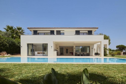 Noble Neubauvilla mit Infinitypool in Santa Ponsa