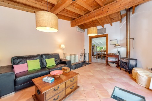 Gemütliches Wohnzimmer mit Kamin