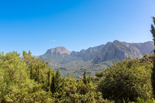 Blick auf die umliegende Berge