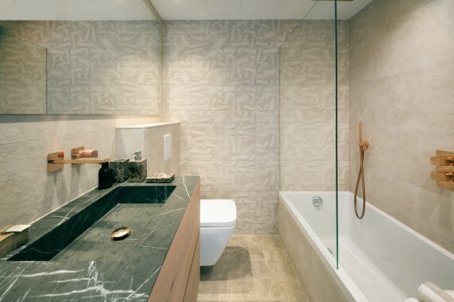 Badezimmer mit Wanne