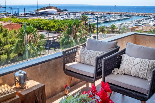 Balkon mit Blick auf den Hafen