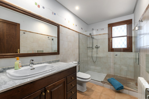 Badezimmer mit Dusche