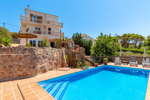 Bezaubernde Villa mit Ferienvermietlizenz wenige Meter vom Meer entfernt in Cala Figuera