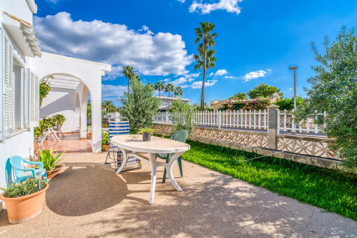 Schöne Terrasse auf der Vorderseite