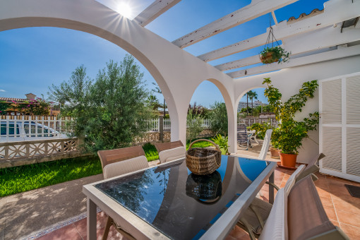 Frontterrasse mit Essbereich